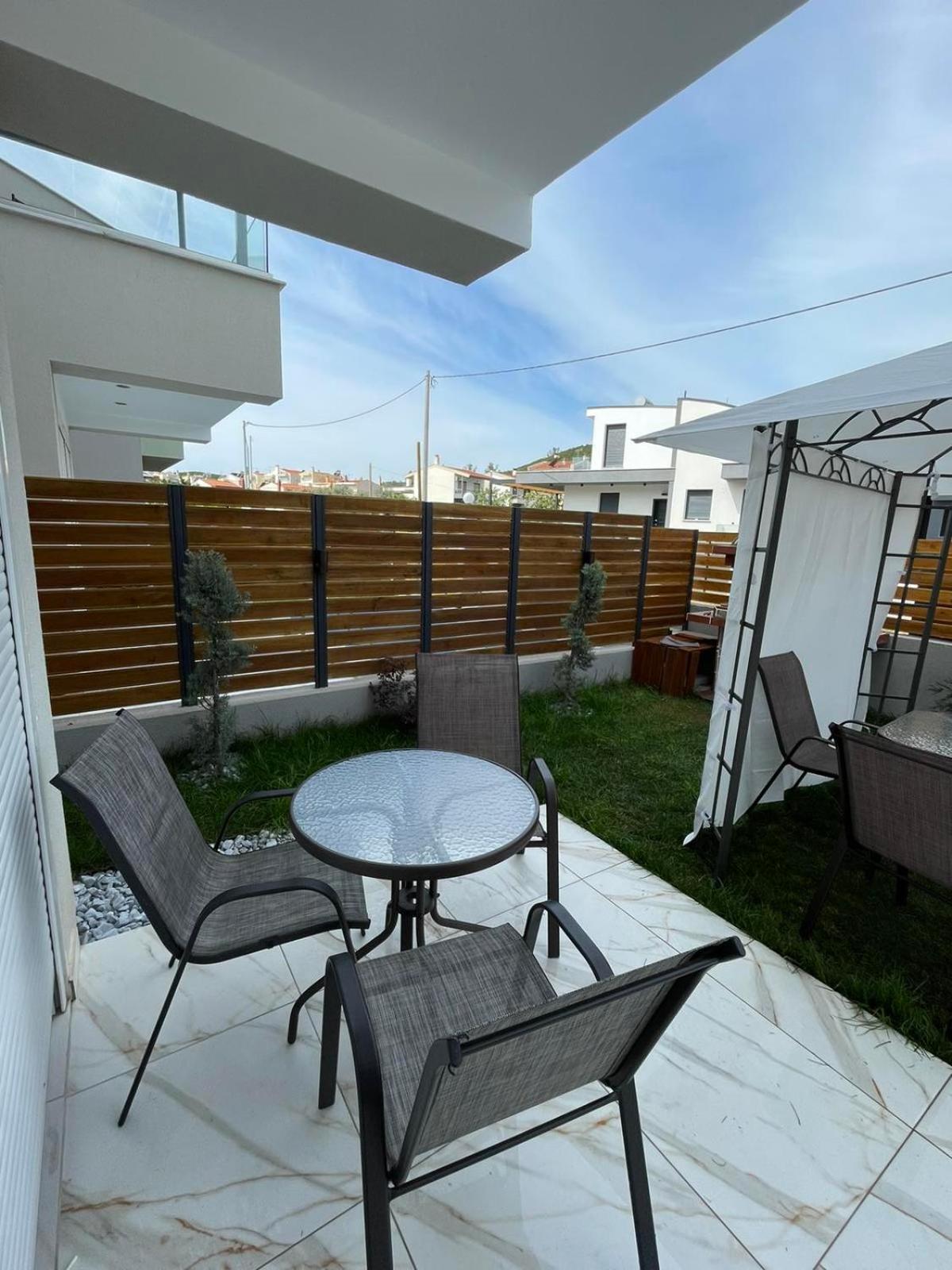 Chara'S House Apartman Kavála Kültér fotó